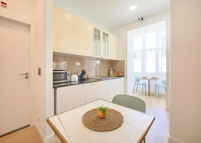 Brand New Anjos דירה *