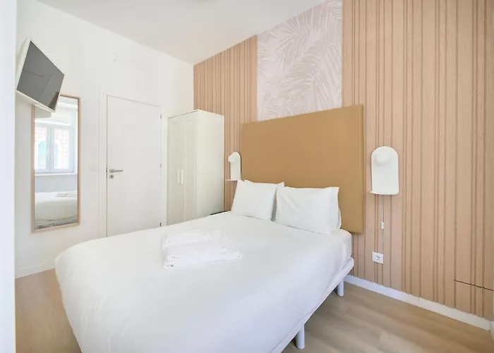 Brand New Anjos דירה *